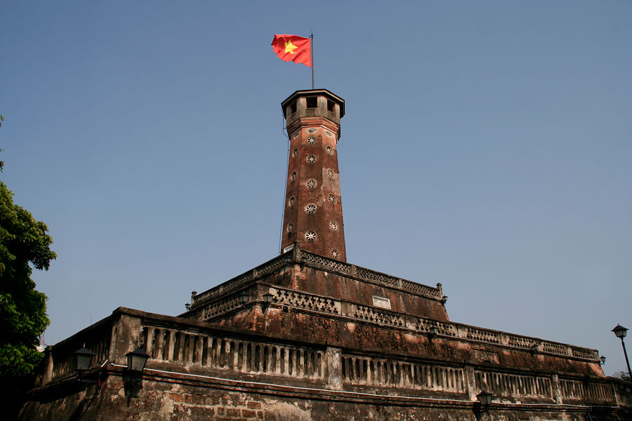 Башня ханой. Башня Ханоя. Флаговая башня в Ханой. Ханойская Цитадель Вьетнам. Ханойская Цитадель (г. Ханой).